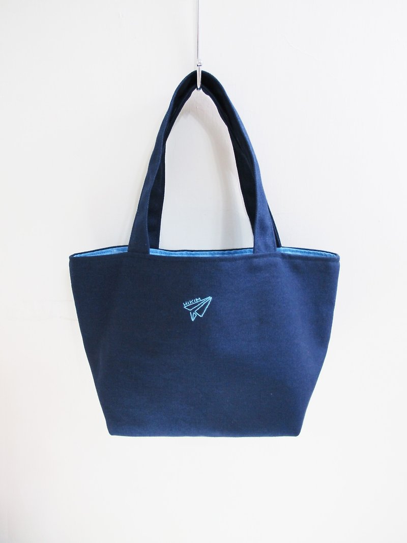 [Paper plane flying high] Hand-embroidered tote bag / lunch bag, eco-friendly bag - Handbags & Totes - Cotton & Hemp Blue