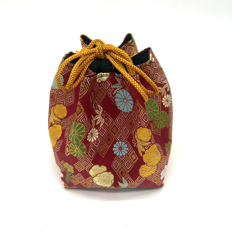 A stylish drawstring bag with a Japanese pattern made from Kyoto Nishijin-ori fabric. - อื่นๆ - เส้นใยสังเคราะห์ สีแดง