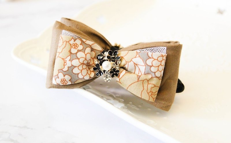 Banana clip with small floral cloth bow - เครื่องประดับผม - ผ้าฝ้าย/ผ้าลินิน สีทอง