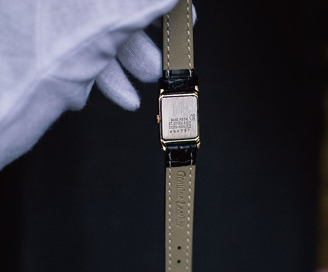 Sold out) SEIKO gold dial square gold case quartz watch antique watch -  Shop 1j-studio Women's Watches - Pinkoi