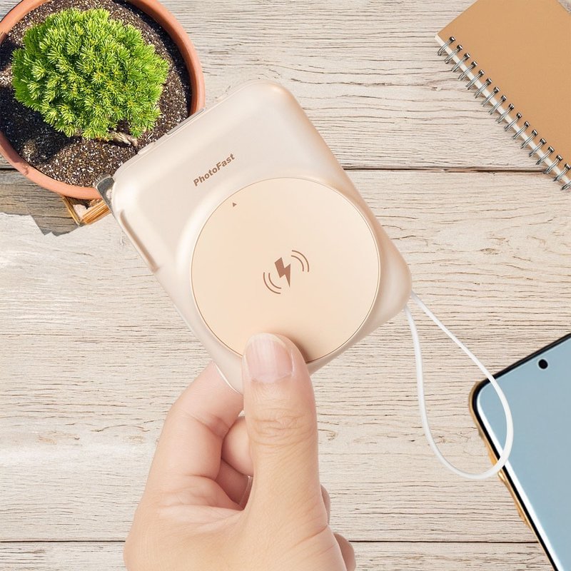 Photofast AllDay充 QI2 磁吸無線充電行動電源 萬用充 有標示wh - 行動電源/充電線 - 其他材質 金色