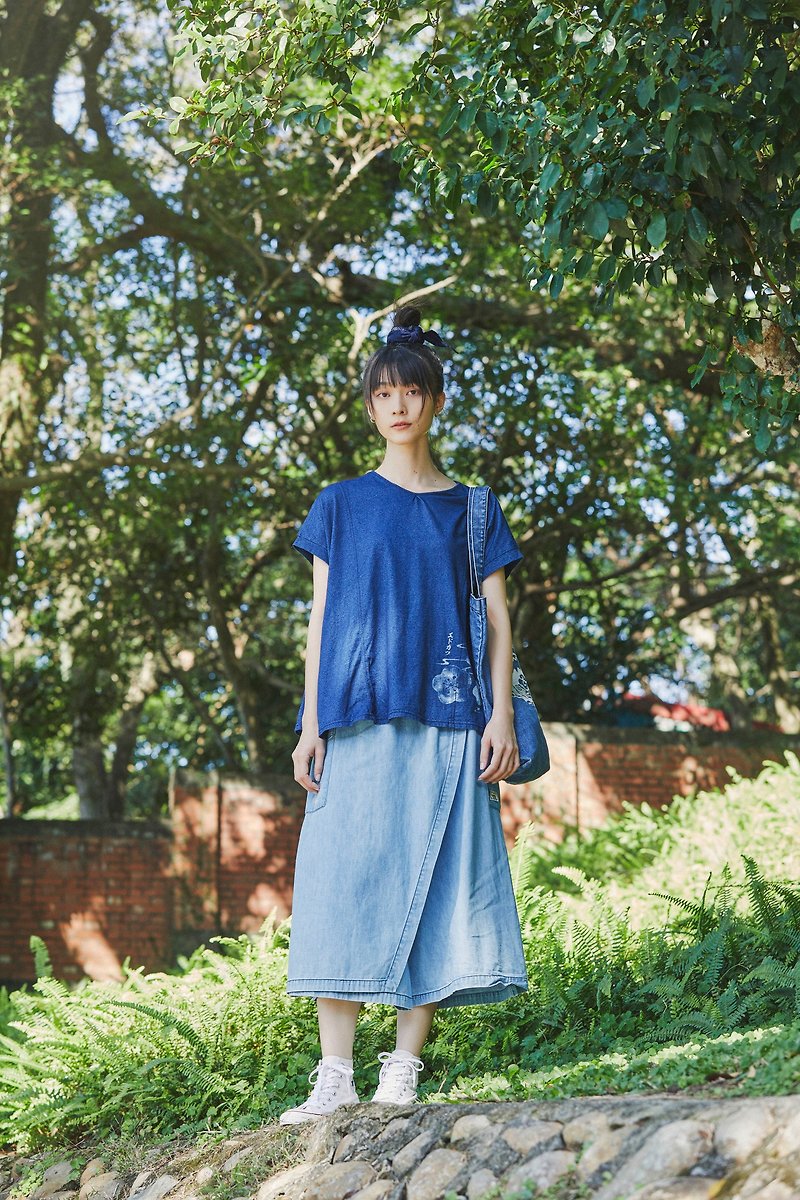 Edo Katsuri post-dyed wide version short-sleeved T-shirt - Ladies (Middle Age Blue) #衣衣 - Women's T-Shirts - Cotton & Hemp Blue