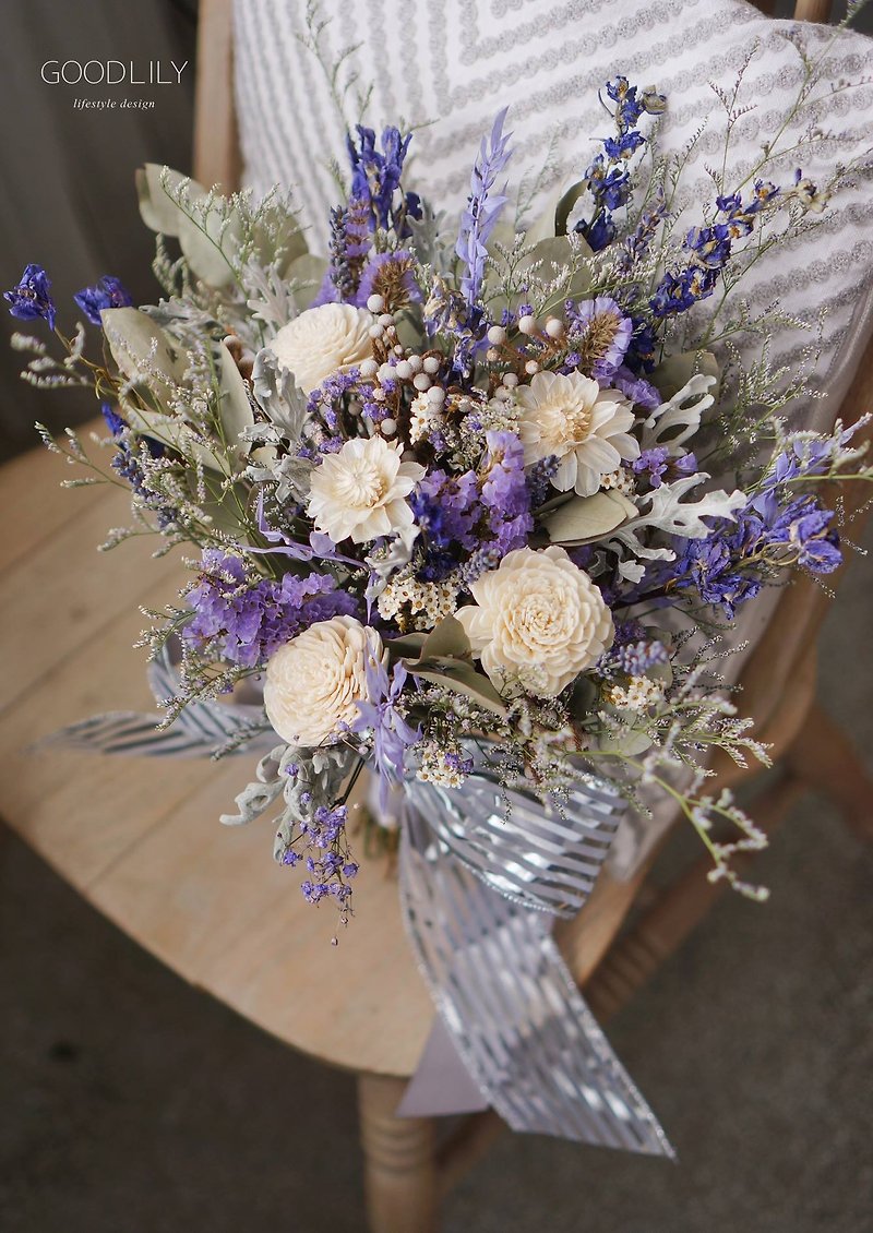 GOODLILY. Purple galaxy bridal bouquet - ตกแต่งต้นไม้ - พืช/ดอกไม้ สีม่วง