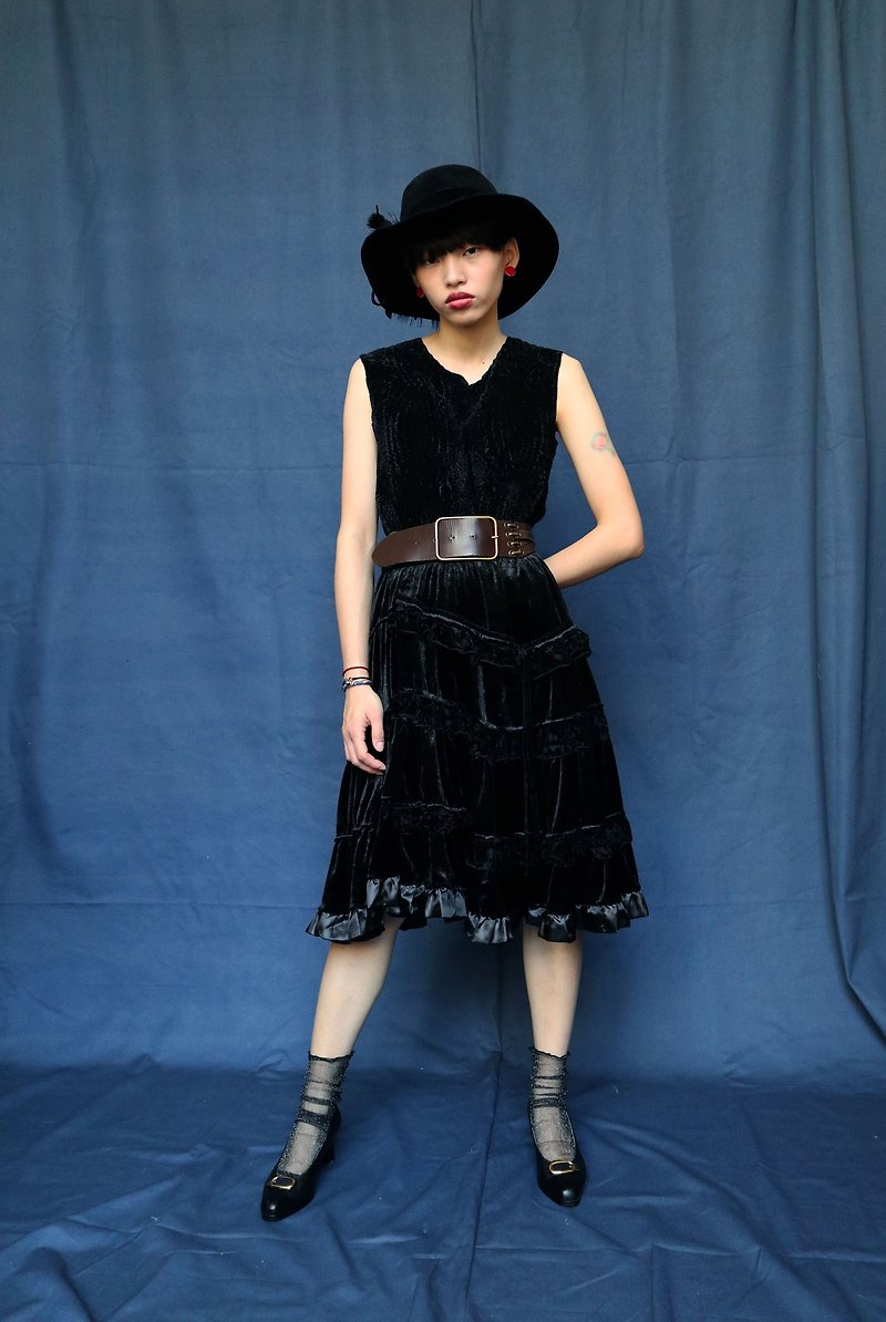 Pumpkin Vintage. Vintage suede ornate cake skirt - กระโปรง - วัสดุอื่นๆ สีดำ