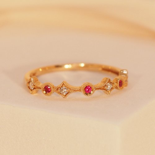 IRIZA Jewellery 18K金紅寶石和鑽石風箏戒指 18K Gold Ruby and Diamond Kite Rin