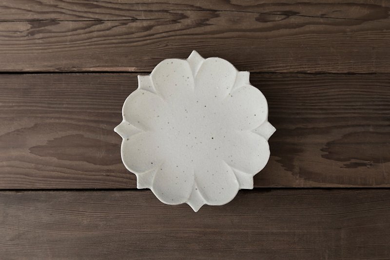 Qinggang Fortunately White Flower/White - Pottery & Ceramics - Pottery White