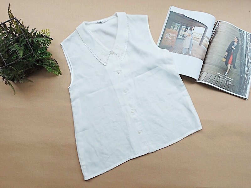Vintage Shirt / Sleeveless White Shirt no.10 - Women's Shirts - Other Materials White