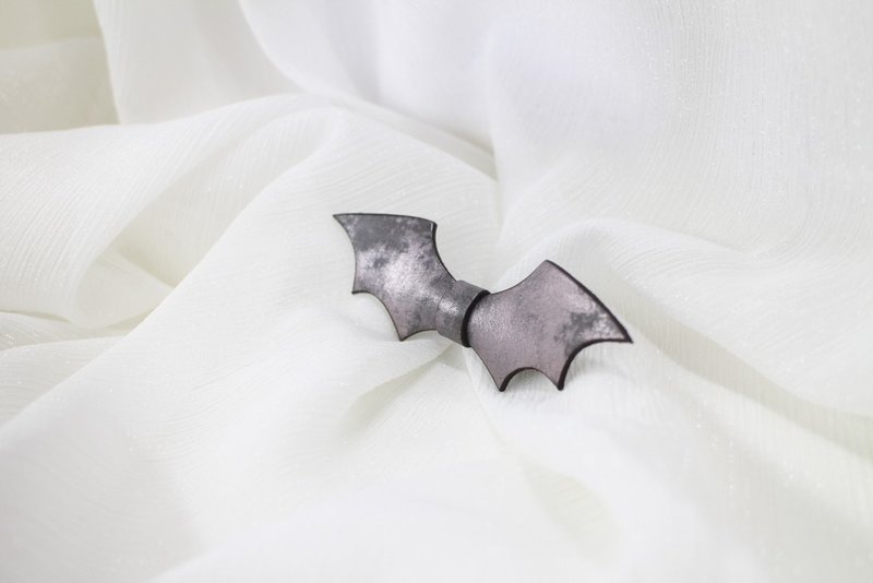 Leather Bat bow hair clip - silver - small - Gothic Halloween - Hair Accessories - Genuine Leather Silver