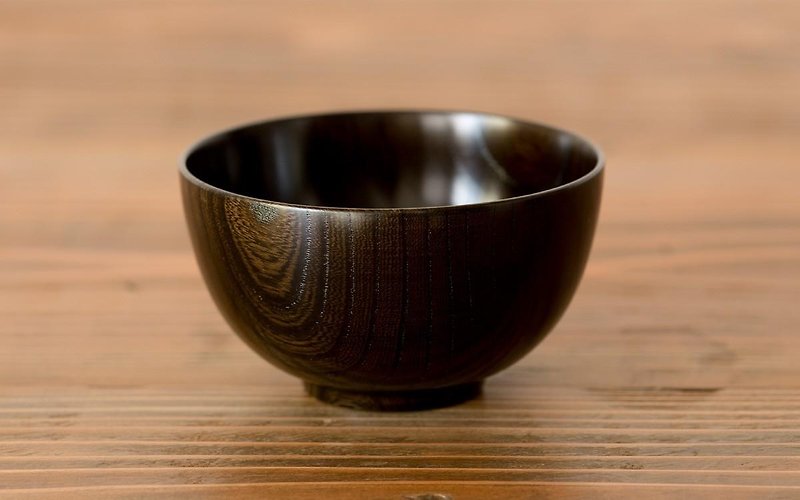 ろくろ挽きの欅の汁椀　黒拭き漆 - 碗 - 木頭 咖啡色
