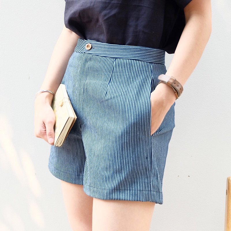 Jean Shorts - Dark Blue color (Have only sizem) - 女長褲 - 其他材質 藍色