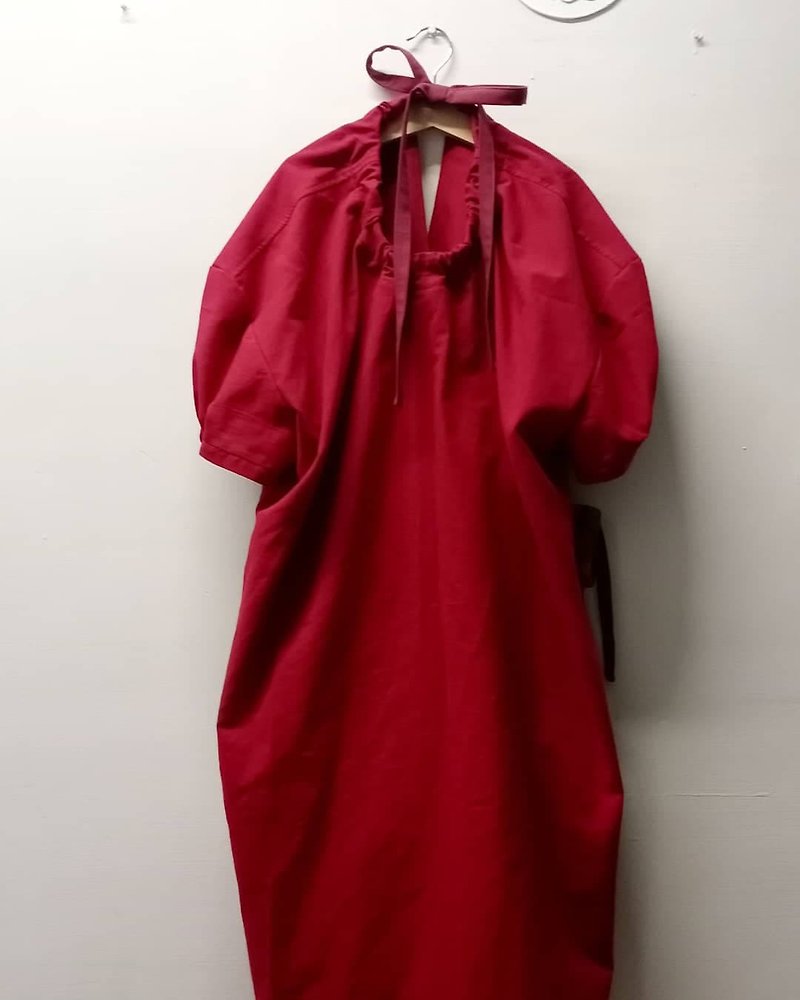 紅色棉麻可束領側腰對綁口袋洋裝 - 連身裙 - 棉．麻 紅色