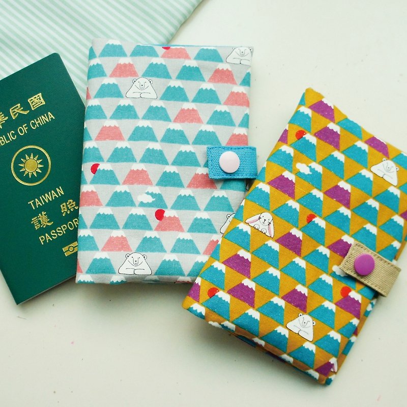 Lovely [Japanese cloth] Mount Fuji zipper passport cover, cloth book cover 10X14cm (1 set of 2 colors) - ที่เก็บพาสปอร์ต - ผ้าฝ้าย/ผ้าลินิน หลากหลายสี