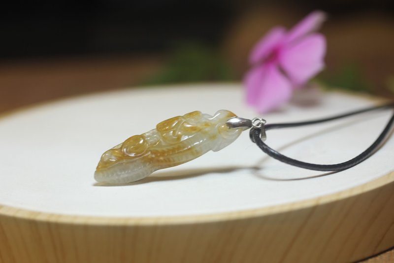 【金玉滿堂】天然A貨翡翠玉米項鏈 吊飾  原創手作雕刻 - 項鍊 - 玉石 金色