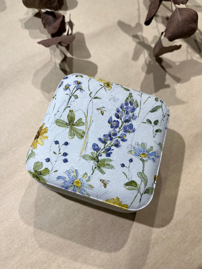 Portable jewelry box small 2024 jewelry jewelry ring earrings storage butterfly Cubat paper art - Other - Polyester Purple
