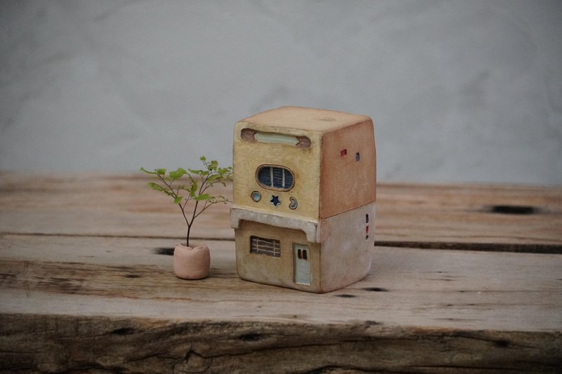 Handmade pottery-small pottery house-Taiwan Weitou Tiancuo-Sun Moon Star Small House - Items for Display - Pottery 