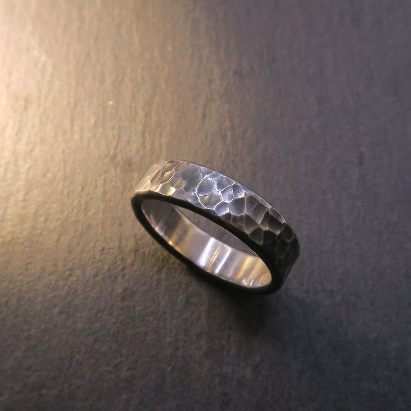 水波紋 純銀鍛敲戒指 - 寬款(寬約6.5mm 厚約1.5mm) 硫化染黑 - 戒指 - 其他金屬 