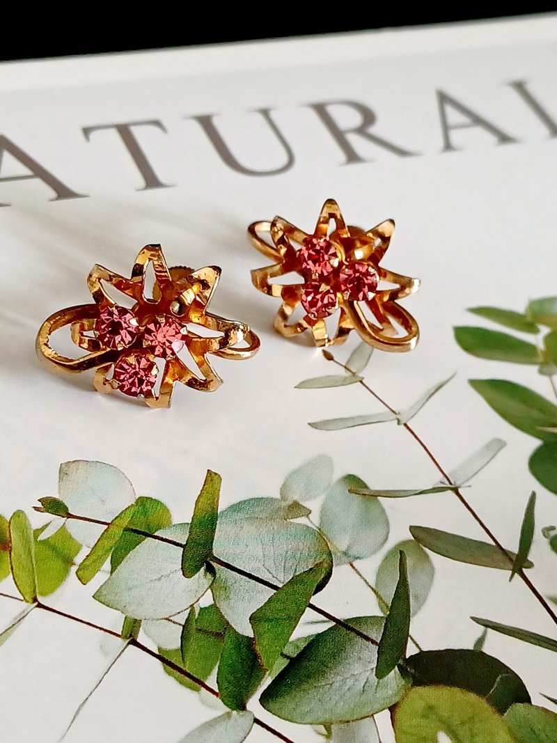 vintage jewelry  粉紅萊茵立體緞帶花卉 夾式耳環 - 耳環/耳夾/耳骨夾 - 其他金屬 
