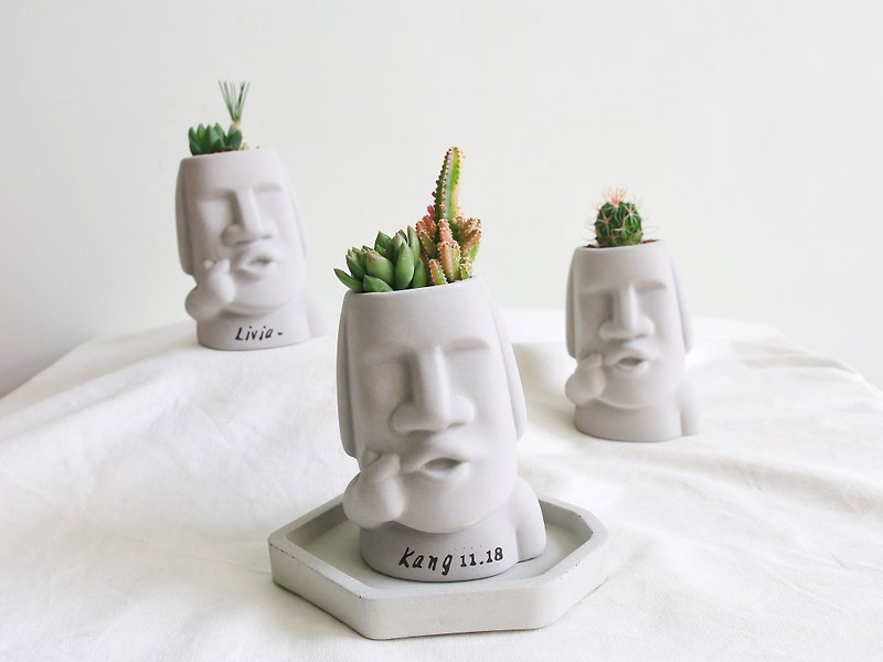 [Funny Gift] Chirmi Moai Stone Statue Potted Plant with Customized English Letters - ตกแต่งต้นไม้ - ปูน สีเทา