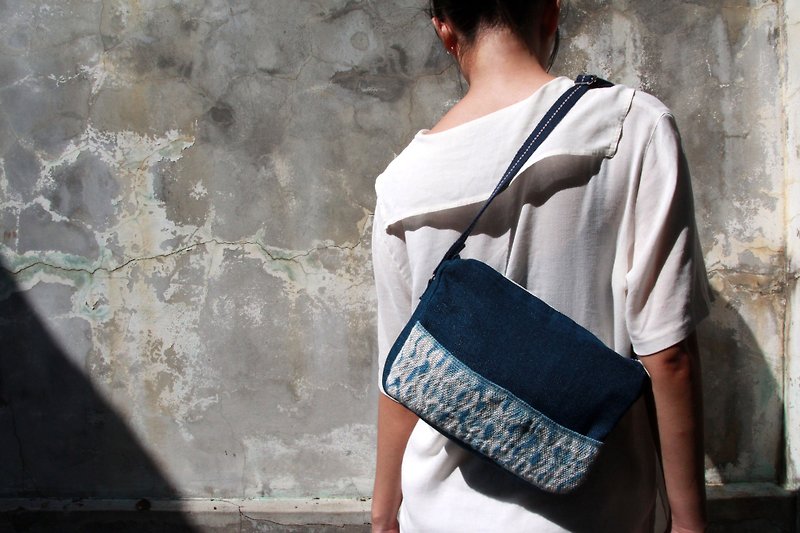Dyeing and weaving series/ Indigo dyeing/ Semi-woven work/ Side backpack/ Front storage bag - Messenger Bags & Sling Bags - Cotton & Hemp Blue