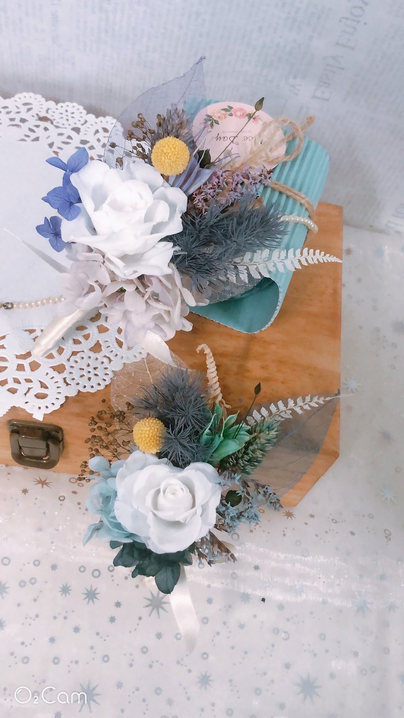 florin-corsage / bride / bride / bridesmaid / bridesmaid / officiant - Brooches - Plants & Flowers 
