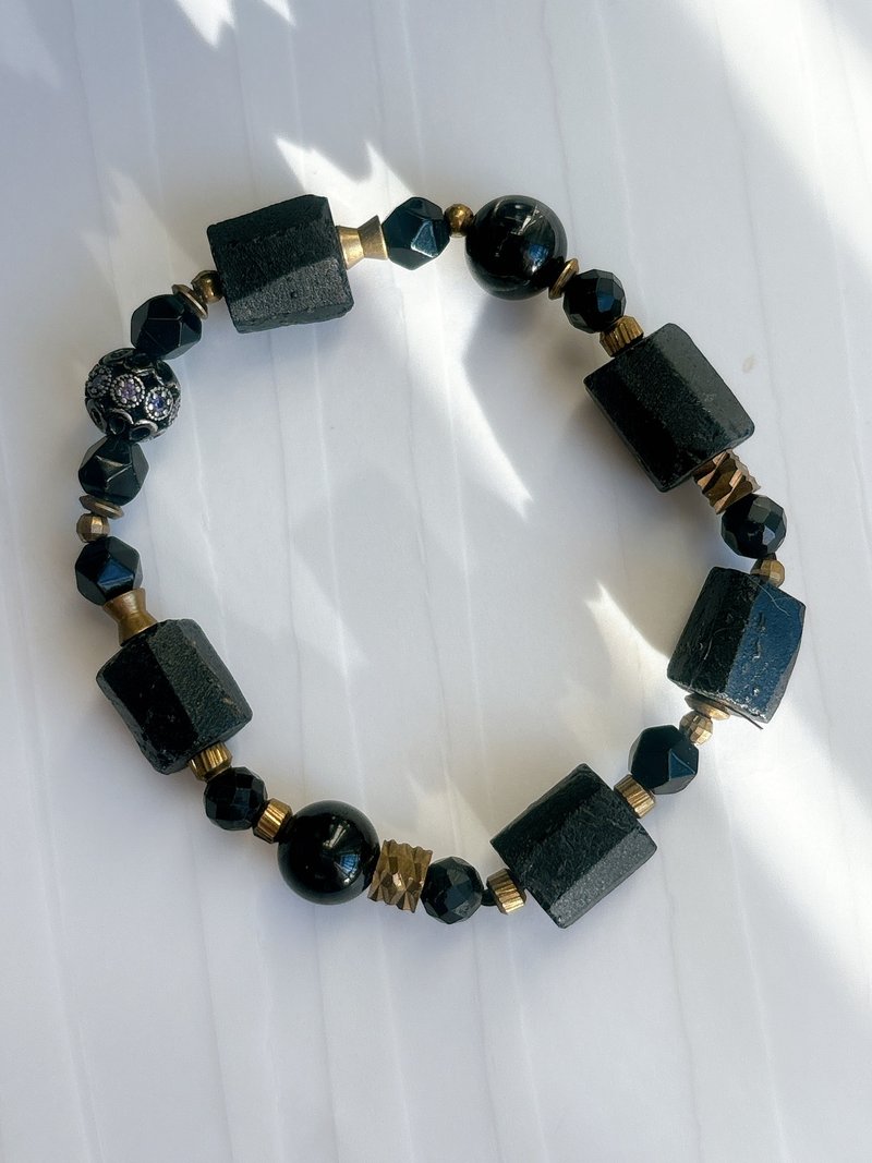 【Customized】Original black tourmaline l gold luck stone. Bronze bracelet. - Bracelets - Crystal 