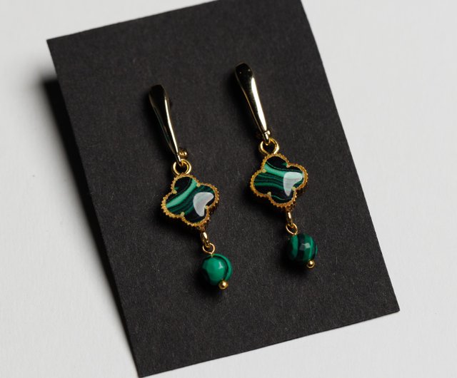 クローバーピアス　マラカイト ナチュラルマラカイトクローバーのロングピアス、イギリス式ロック付き