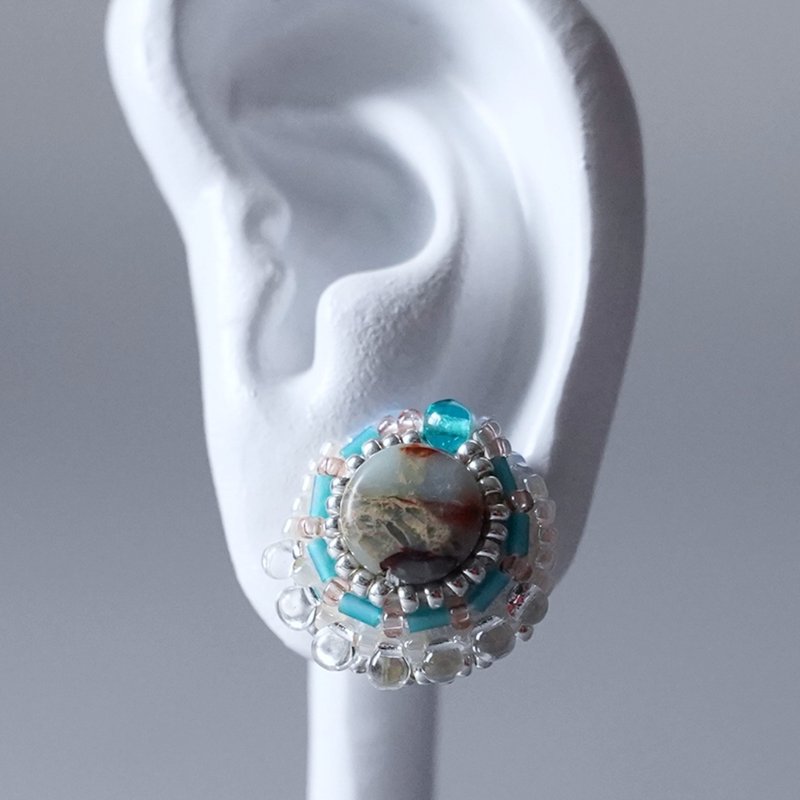 おしゃべりなイヤリング ピアス No.13 ターコイズ×ブルー×クリアの丸型ビーズ刺繍 大ぶり 一点物 サージカルステンレス 金具選択可 - ピアス・イヤリング - 石 ブルー
