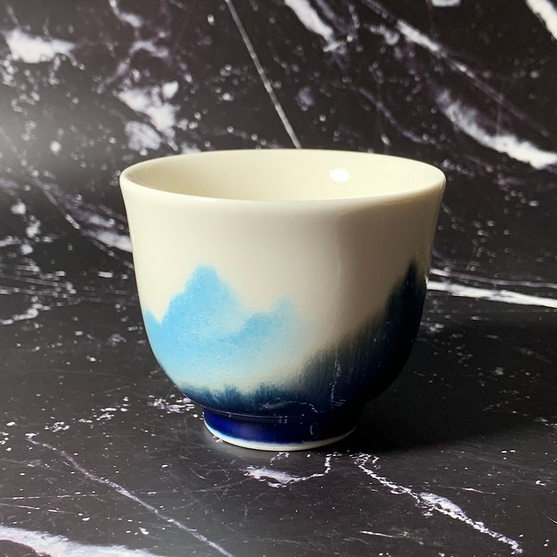 Traditional Chinese painting landscape beauty teacup and wine glass/full cup 90ml/Qiu Yuning/PM02 - ถ้วย - เครื่องลายคราม หลากหลายสี