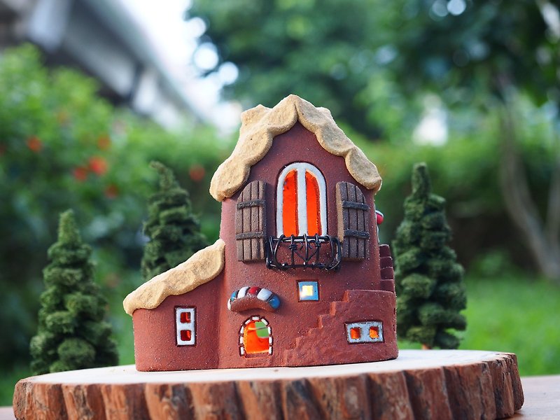 [Lighted House] pottery hand-made-cute home / without wood accessories and owls - โคมไฟ - ดินเผา สีแดง