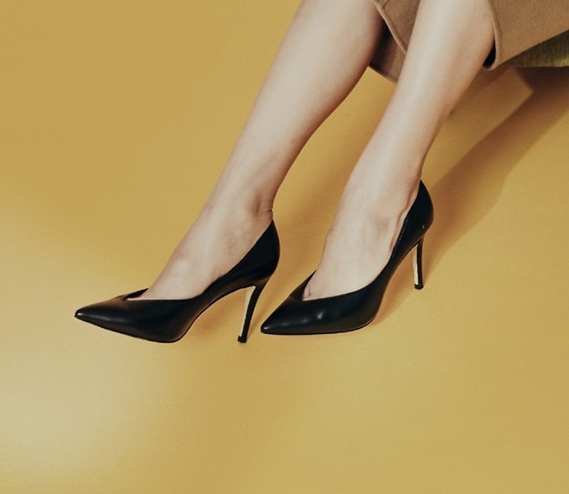 Deep V mouth toe sewing tip leather high heels black - รองเท้าส้นสูง - หนังแท้ สีดำ