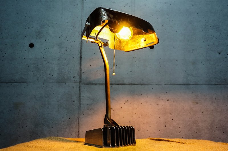 Reassemble lamp 廢五金拼裝桌燈 - 燈具/燈飾 - 其他金屬 銀色