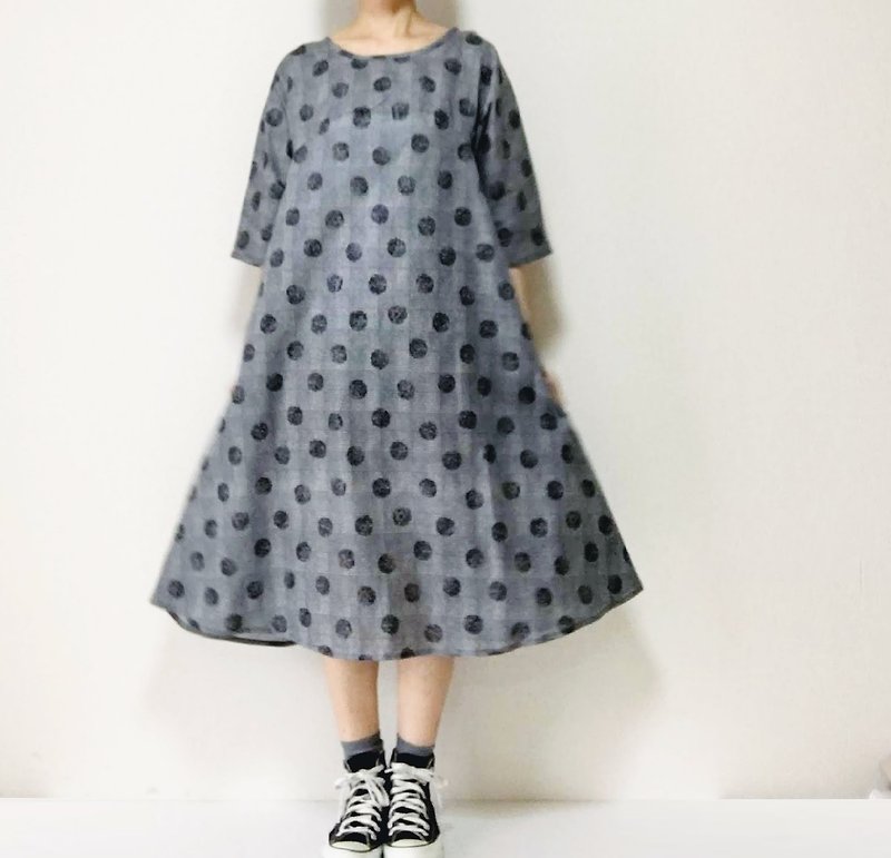 Glen Check Dot Pattern Simple Flare Dress Dress Half Sleeve - ชุดเดรส - ผ้าฝ้าย/ผ้าลินิน สีเทา