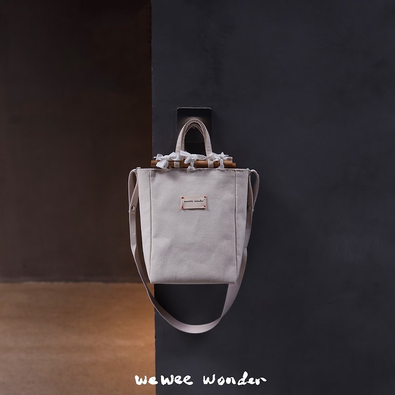 Bow Canvas Tote Bag Handmade Stick Combination - กระเป๋าแมสเซนเจอร์ - ผ้าฝ้าย/ผ้าลินิน ขาว