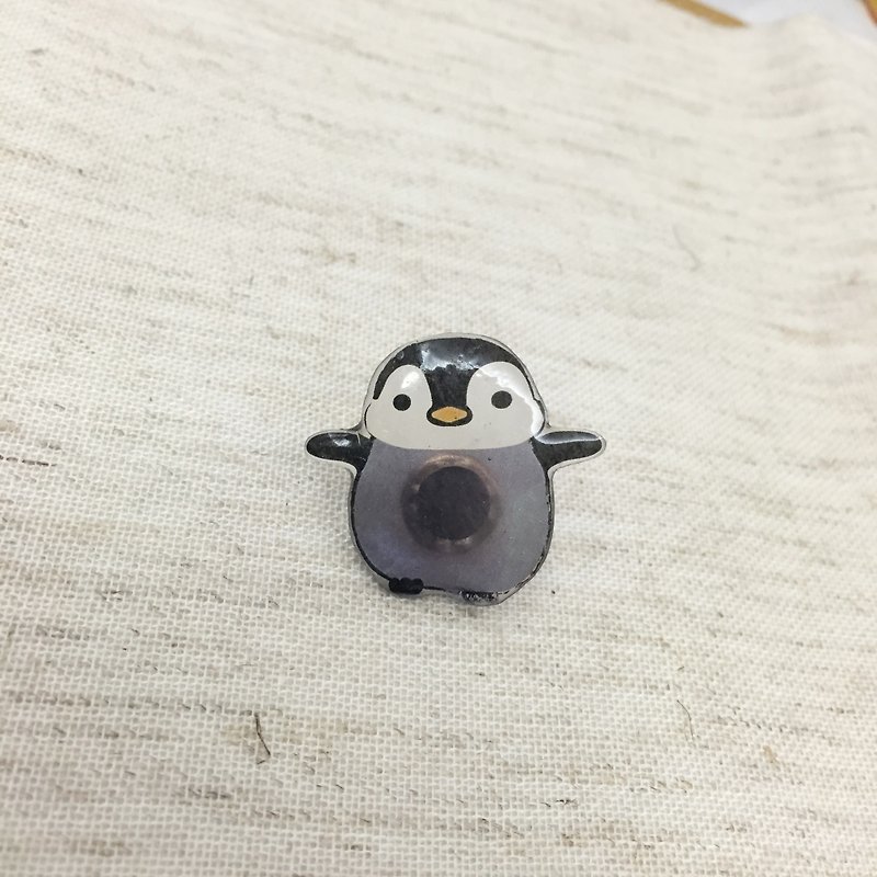 Oops bear - little penguin brooch - Badges & Pins - Acrylic White