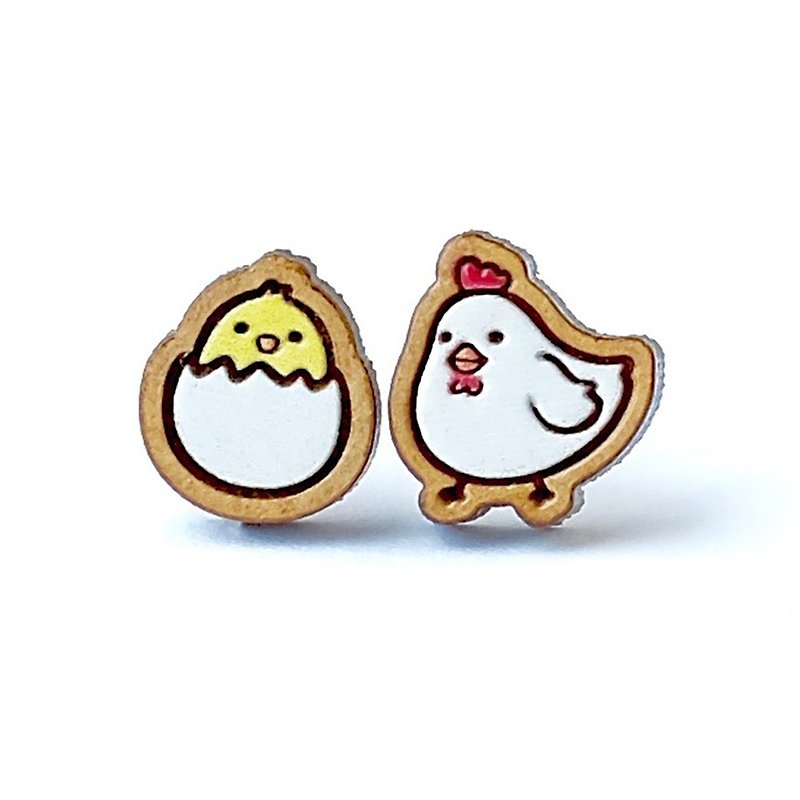 彩繪木耳環- 雞媽媽帶小雞 (兩款隨機) - 耳環/耳夾 - 木頭 白色