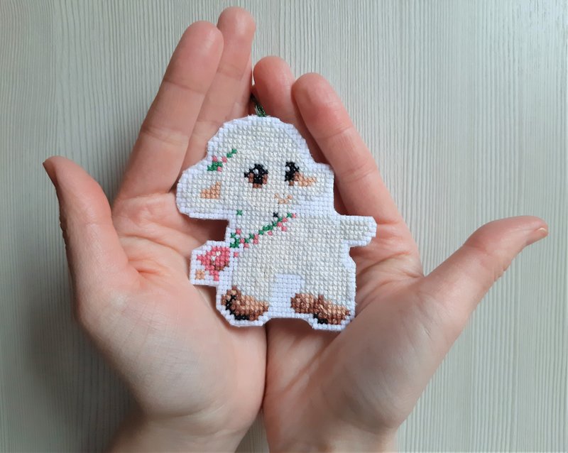 Christmas decoration lamb ; miniature gift ; embroidered pendant decor - Other - Thread White