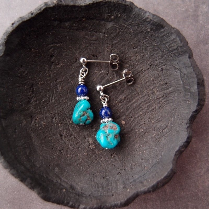 【Titanium】Turquoise × Lapis Lazuli Earrings ターコイズ ミニピアス 青 - 耳環/耳夾/耳骨夾 - 寶石 藍色