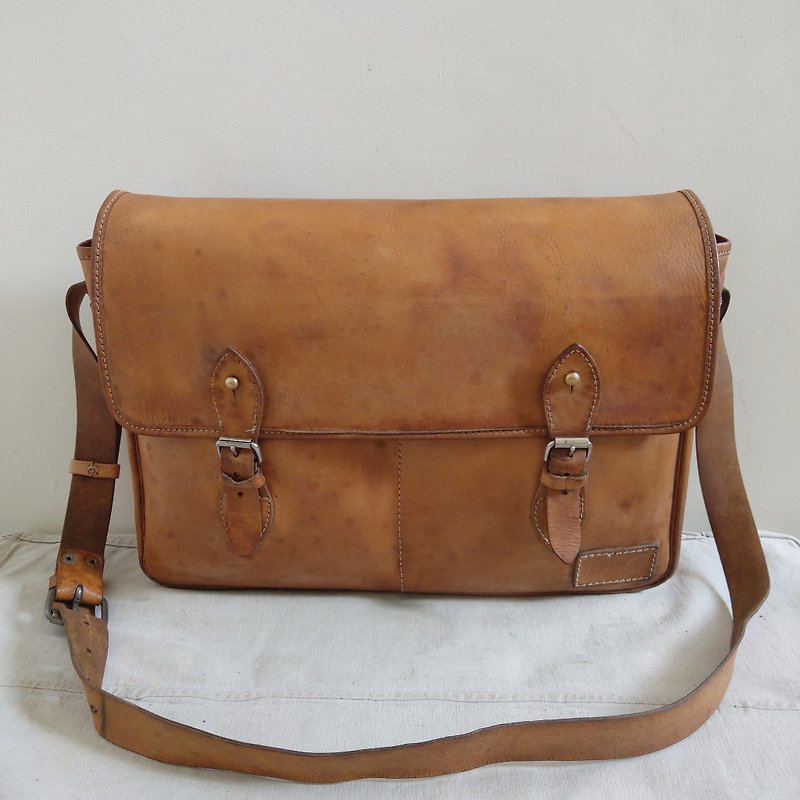 Leather bag_B061_BREE - กระเป๋าแมสเซนเจอร์ - หนังแท้ สีนำ้ตาล