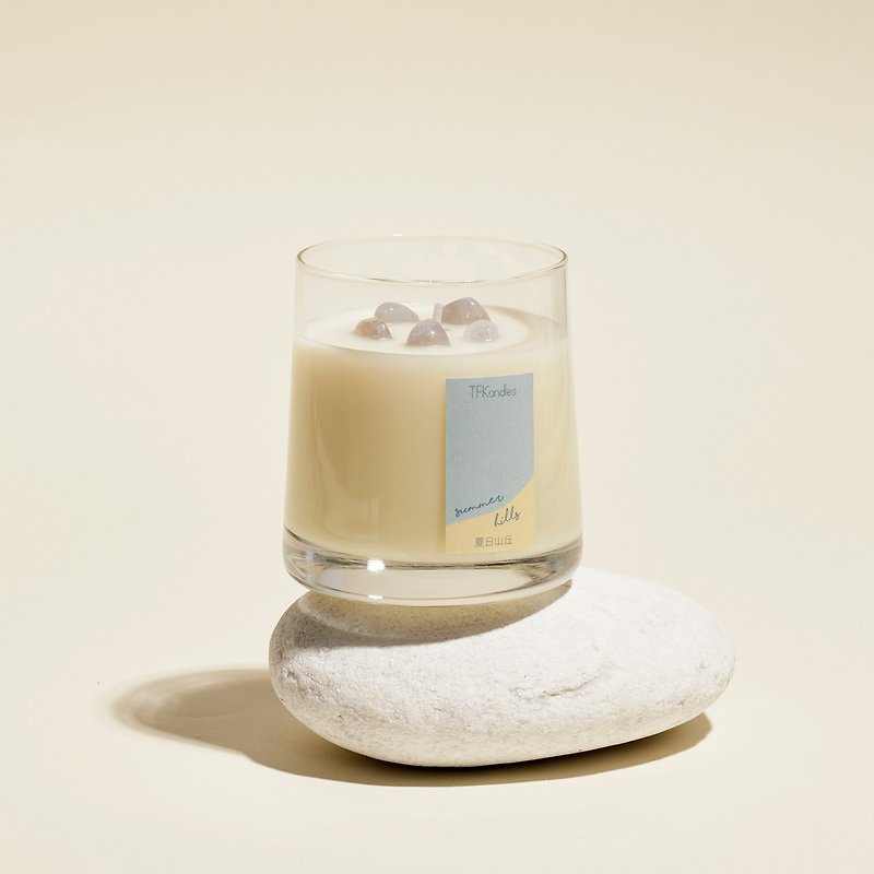 Summer Hills | Naturally scented candle with Blue Chalcedony - เทียน/เชิงเทียน - ขี้ผึ้ง สีน้ำเงิน