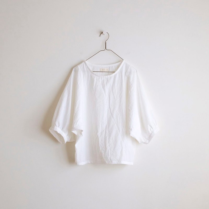 日常手作服 白色小飛鼠袖短罩衫 薄棉麻 - 女上衣/長袖上衣 - 棉．麻 白色