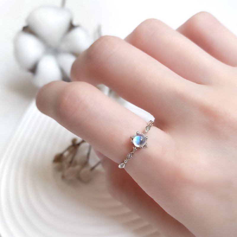 / Stars/ Moonstone Stone Moonstone 925 Sterling Silver Natural Stone Handmade Ring - แหวนทั่วไป - เงินแท้ สีน้ำเงิน