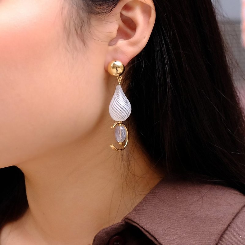 ALYSSA & JAMES British fresh and elegant drop-shaped glass earrings - ต่างหู - กระจกลาย ขาว