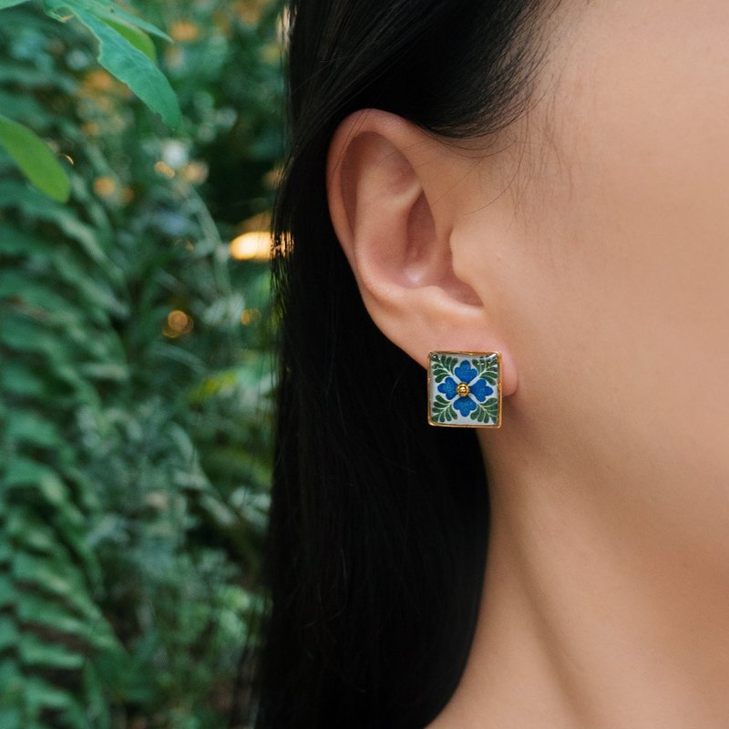 Earrings | Indigo Floral Tile - ต่างหู - เรซิน สีน้ำเงิน