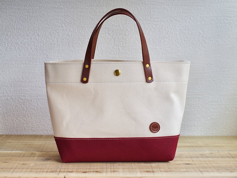 Leather Handle Canvas Tote Bag Generation x Bordeaux - กระเป๋าถือ - ผ้าฝ้าย/ผ้าลินิน สีแดง