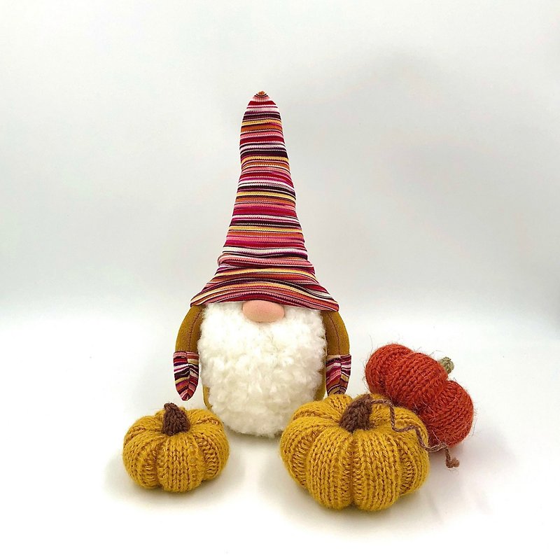 Scandinavian gnome with pumpkins, Halloween leprechaun, Autumn soft fabric gnome - ตุ๊กตา - วัสดุอื่นๆ สีเหลือง