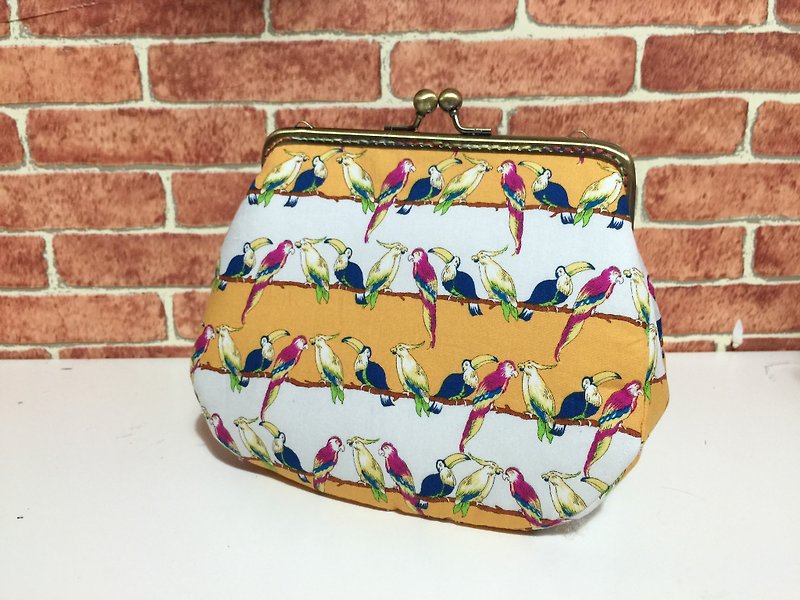 Parrot row station to meet the mouth gold bag / shoulder / side back / camera bag / cosmetic bag / sundries / bulk - Toiletry Bags & Pouches - Cotton & Hemp Yellow