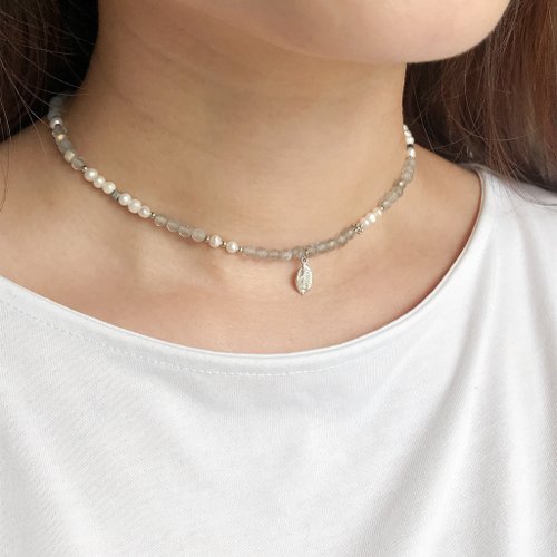 Keep it Petite Choker 灰月光石 小珍珠 英文字母葉子 項圈項鍊 鎖骨頸鏈