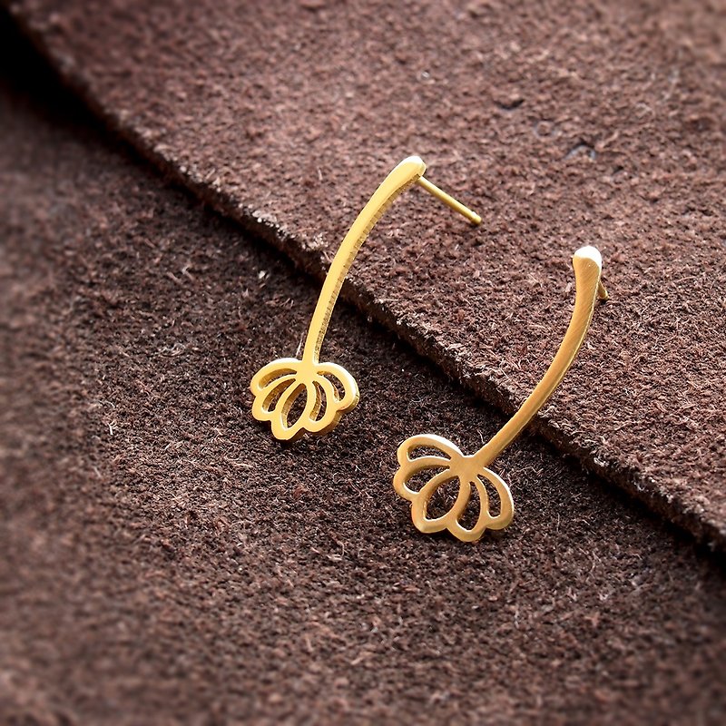 Lotus brass stud earrings (Handmade) - 耳環/耳夾 - 銅/黃銅 金色