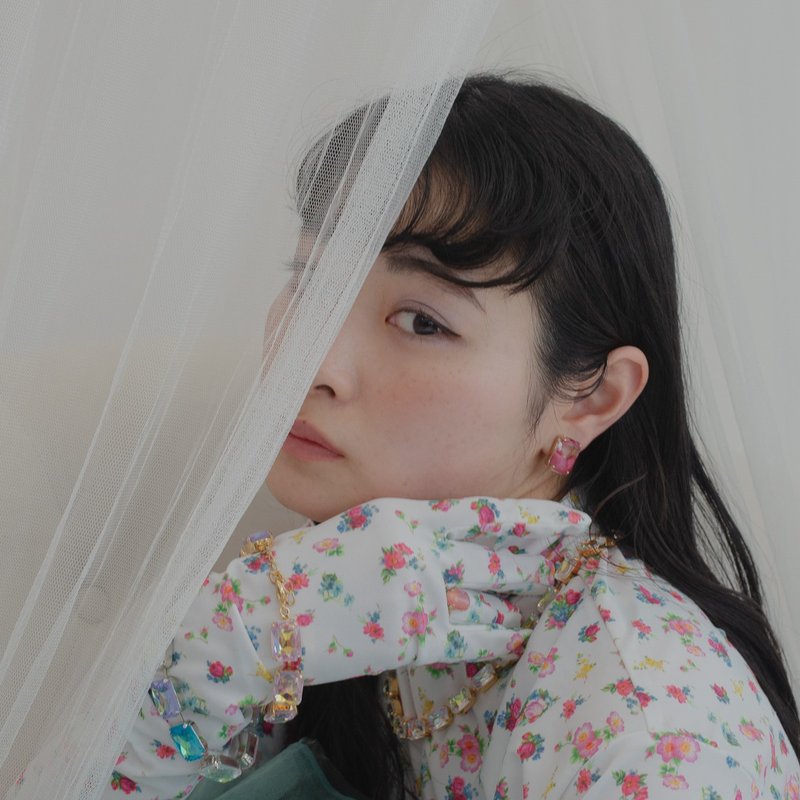 Rose イヤリング - 耳環/耳夾/耳骨夾 - 玻璃 粉紅色