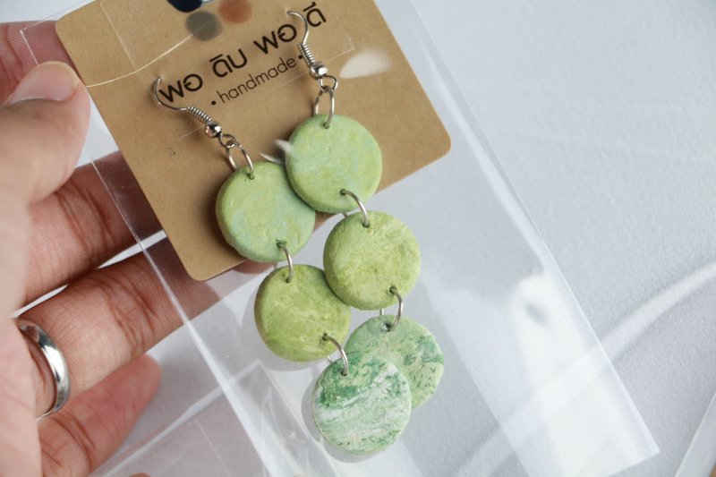 handmade cray earrings - 耳環/耳夾/耳骨夾 - 防水材質 卡其色
